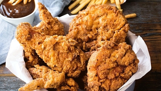 Fried food affects the lungs. To maintain good health of the lungs, it is recommended to avoid fast food and fried foods.