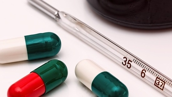 If you child has high fever that lasts for more than three days, it's time to get immediate medical help.(Pixabay)