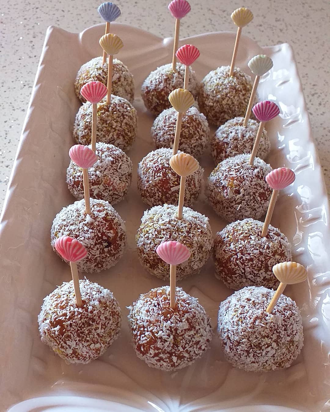 Cezerye, a gelatinous sweet made from caramelized carrots, shredded coconut and roasted nuts. (Photo: remziyenin_mutfaagi/Instagram) Cezerye, a gelatinous sweet made from caramelized carrots, shredded coconut and roasted nuts. (Photo: remziyenin_mutfaagi/Instagram)