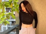 Karisma Kapoor is street style goals, flaunts killer abs in crop top and pants Karisma Kapoor is street style goals, flaunts killer abs in crop top and pants 