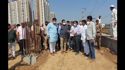 Thane MP Rajan Vichare and other officials during a visit to review the project of the Digha railway station in Navi Mumbai on Saturday. (HT PHOTO) Thane MP Rajan Vichare and other officials during a visit to review the project of the Digha railway station in Navi Mumbai on Saturday. (HT PHOTO)