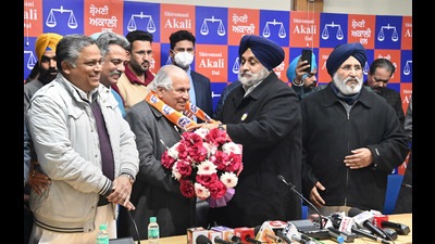 President Sukhbir Singh Badal welcoming BJP veteran leader Madan Mohan Mittal into the party fold ahead of the Punjab assembly elections, in Chandigarh on Saturday. (PTI)
