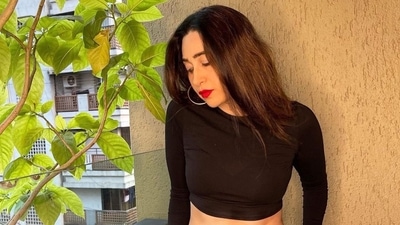 Karisma Kapoor is street style goals, flaunts killer abs in crop top and pants (Instagram/therealkarismakapoor) Karisma Kapoor is street style goals, flaunts killer abs in crop top and pants (Instagram/therealkarismakapoor)