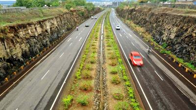 The MVE is an eight-lane, 379-km greenfield expressway between Vadodara and Mumbai planned under the National Highways Development Project (NHDP) Phase VI and the Phase II, and will reduce travel time between the two cities to four hours from the current seven hours through the national highway (NH)-8 (HT) The MVE is an eight-lane, 379-km greenfield expressway between Vadodara and Mumbai planned under the National Highways Development Project (NHDP) Phase VI and the Phase II, and will reduce travel time between the two cities to four hours from the current seven hours through the national highway (NH)-8 (HT)