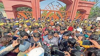 Congress leader Hardik Patel and NSUI national president Neeraj Kundan speaking to officials in Prayagraj on Saturday. (HT PHOTO) Congress leader Hardik Patel and NSUI national president Neeraj Kundan speaking to officials in Prayagraj on Saturday. (HT PHOTO)