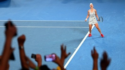 Australia's Ashleigh Barty celebrates winning the final against Danielle Collins of the U.S (REUTERS)