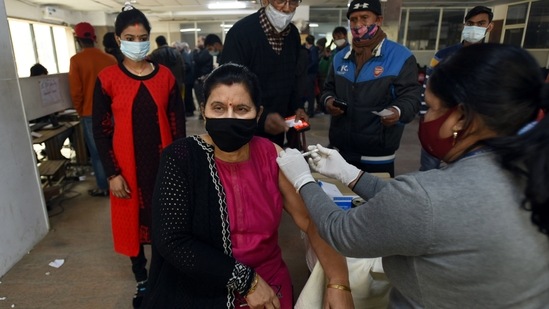 It is believed that at least 30 percent of the covid survivors are having the symptoms of long covid.(Sunil Ghosh/Hindustan Times)