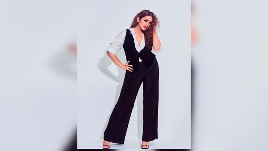 Huma Qureshi teamed her look with a pair of stilettoes and statement earrings.(Instagram/@iamhumaq)