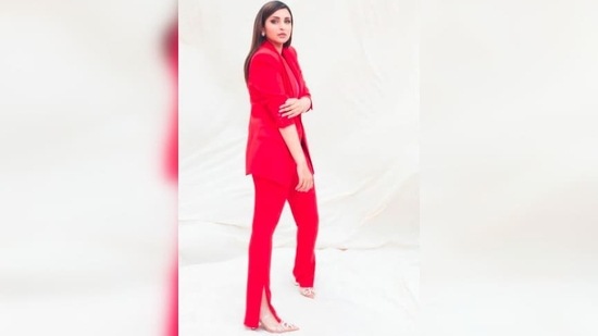 For the latest episode of the show Hunarbaaz Desh ki Shaan, actor Parineeti Chopra opted for a pink look which grabbed eyeballs.(Instagram/@parineetichopra)
