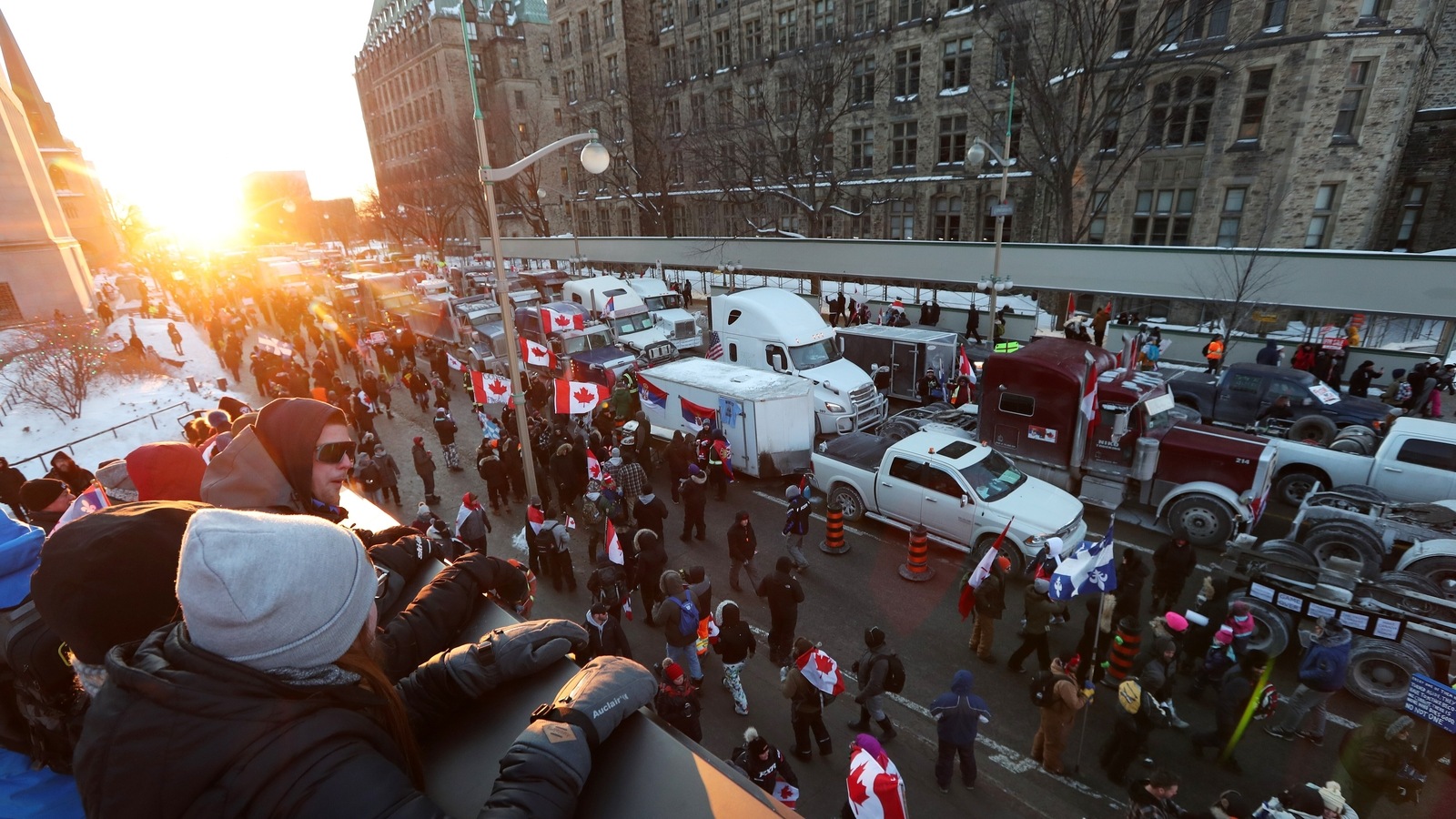 Thousands protest Covid vaccine mandates and curbs in Canada's capital ...