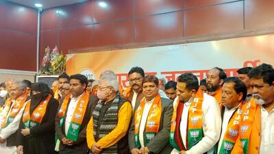 Nida Khan (in a veil) along with various others joined the BJP on Sunday. (SOURCED IMAGE) Nida Khan (in a veil) along with various others joined the BJP on Sunday. (SOURCED IMAGE)
