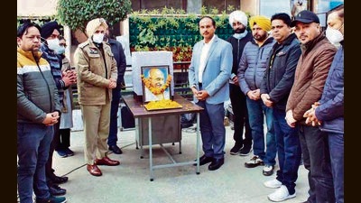Ludhiana DC Varinder said, “We must feel proud of our martyrs and freedom fighters. Every citizen is enjoying independence due to their struggle and sacrifice.” (HT Photo)