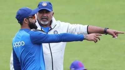 Former India bowling coach Bharat Arun with Virat Kohli (AP)