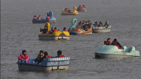 Residents enjoying boat ride at Sukhna Lake in Chandigarh on Sunday. (Keshav Singh/HT)