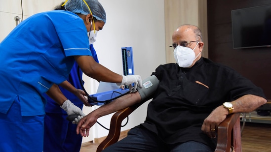 Vaccination: On Friday, 56.72 lakhs of citizens were vaccinated. Till now, 165.04 crores of doses of covid vaccine have been provided in India.(PTI)