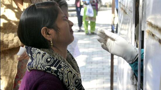 The Chandigarh tricity area’s daily Covid count continued on the downward trend with 1,097 infections being detected on Sunday, as against 1,168 cases the previous day. (Keshav Singh/HT)