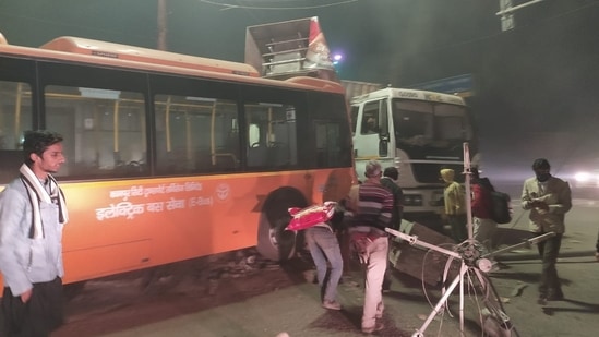 The brakes of the electric bus failed due to which the accident took place, Kanpur police said.(HT Photo)