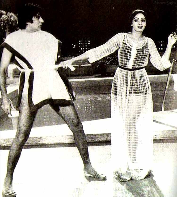 The full uncropped picture with Sridevi from the sets of Inquilab.
