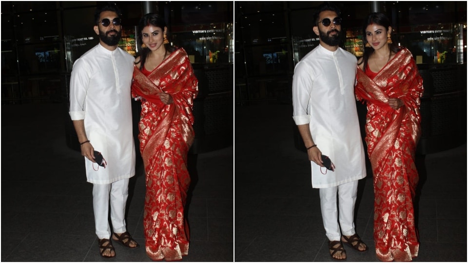 Mouni Roy stuns in a red silk saree.&nbsp; (HT Photo/Varinder Chawla)