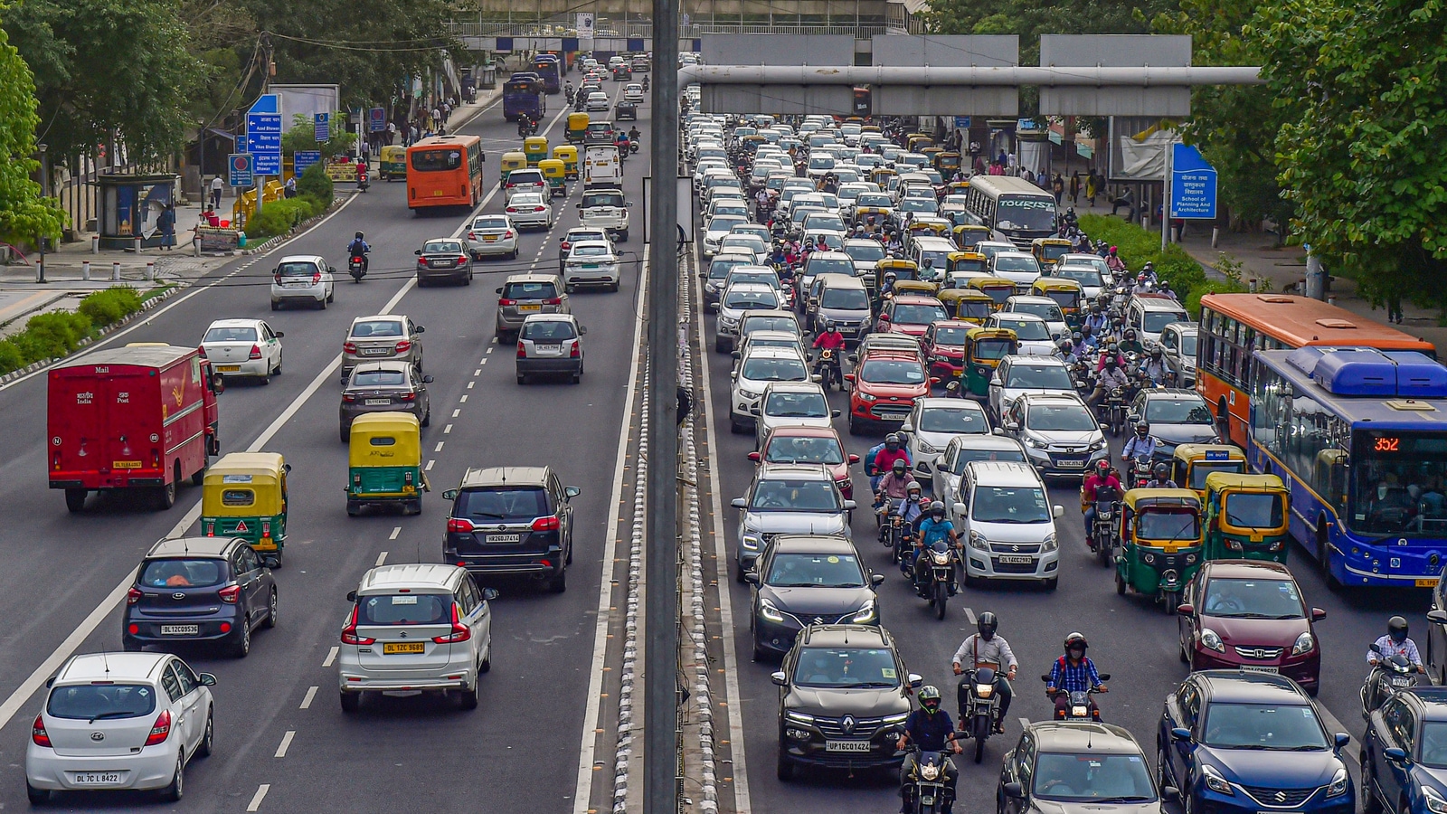 Delhi has 13.4 million registered vehicles, but 42% of them ‘invalid’