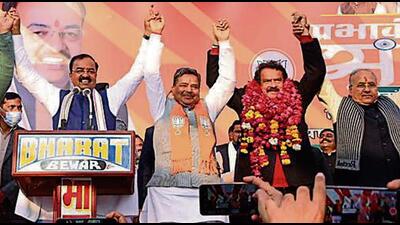 BJP candidate SP Singh Baghel (wearing garland) with Uttar Pradesh deputy chief minister Keshav Prasad Maurya and others after the announcement of his candidature for the UP polls. (HT Photo) BJP candidate SP Singh Baghel (wearing garland) with Uttar Pradesh deputy chief minister Keshav Prasad Maurya and others after the announcement of his candidature for the UP polls. (HT Photo)