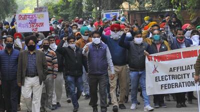 In case of disruption in power supply, the residents can contact complaint centres in their respective areas or the control rooms in Sectors 9 and 17, Chandigarh. (HT File Photo)