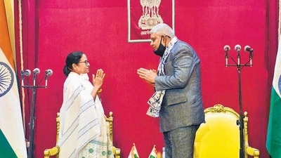 TMC chief Mamata Banerjee and Governor Jagdeep Dhankhar at Raj Bhavan in Kolkata. ((ANI)) TMC chief Mamata Banerjee and Governor Jagdeep Dhankhar at Raj Bhavan in Kolkata. ((ANI))