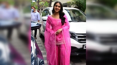 The intricate ivory embroidery work in the pink material of her gharara set and the netted dupatta pinned on both sides of her shoulders added more charm to her look. (Instagram/@vandafashionagency) The intricate ivory embroidery work in the pink material of her gharara set and the netted dupatta pinned on both sides of her shoulders added more charm to her look. (Instagram/@vandafashionagency)