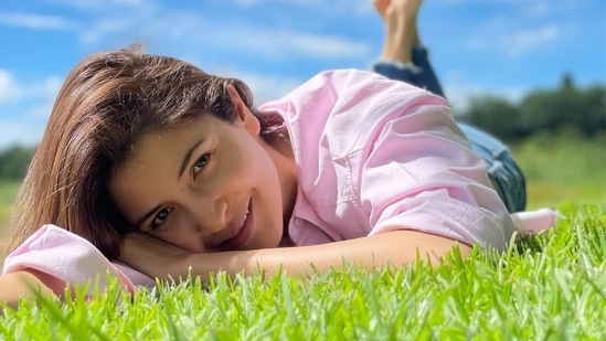 Anushka Sharma did not wear anything fancy for her day out relaxing on the lawn. She kept it comfy yet trendy in a basic pink shirt and denims.(Instagram/@anushkasharma)