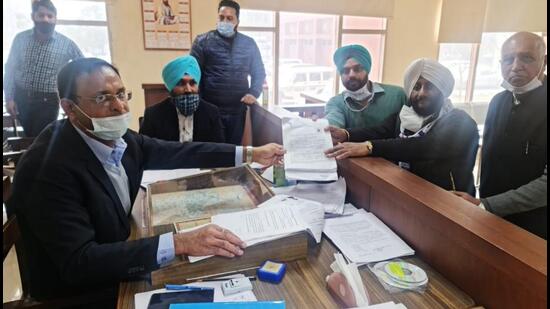 AAP candidate Kulwant Singh filing his nomination papers for the Punjab polls in Mohali on Monday. (HT Photo)