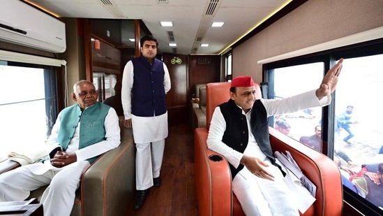 Samajwadi Party chief Akhilesh Yadav on his way to Karhal from Etawah to file his nomination paper for the upcoming Uttar Pradesh Assembly election on Monday. (Twitter/@yadavakhilesh)