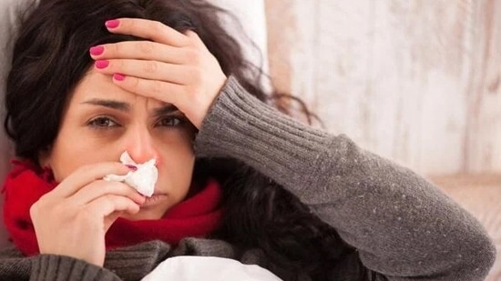 Stuffy and blocked nose can be really irritating when one catches seasonal cold. A cup of hot water can help immensely with decongestion.(Shutterstock)