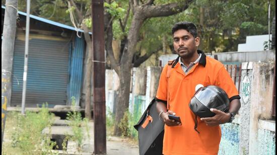 Former assistant film director and now food delivery agent R Prabhakar, 38, in Chennai. (E J Nandhakumar / HT Photo))