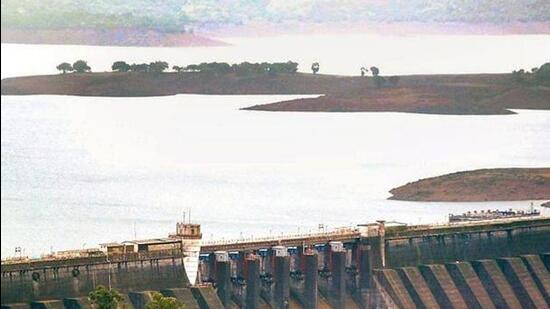 The girl students of Khirvandi village of Satara district undertake a journey by boat across the Koyna dam to reach their school. (File/PTI)