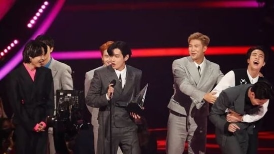 VIDEO: BTS JHope terribly misses Jin, Suga, RM, Jimin, V & Jungkook; his  speech at GDA is making ARMY weep