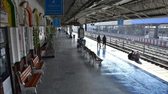 A ticket for travel from Ludhiana to Delhi on Vande Bharat Express costs between ₹700 to ₹1,000, depending on whether the passenger opts for a chair car or executive class travel. (HT File)