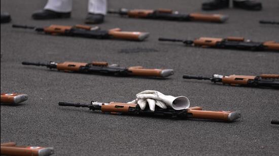 Guns of marching contingent of the Indian Air Force are laid on the side of a road as soldiers take a break from rehearsals for the Republic Day parade in New Delhi on January 17, 2022. (AP/File) Guns of marching contingent of the Indian Air Force are laid on the side of a road as soldiers take a break from rehearsals for the Republic Day parade in New Delhi on January 17, 2022. (AP/File)