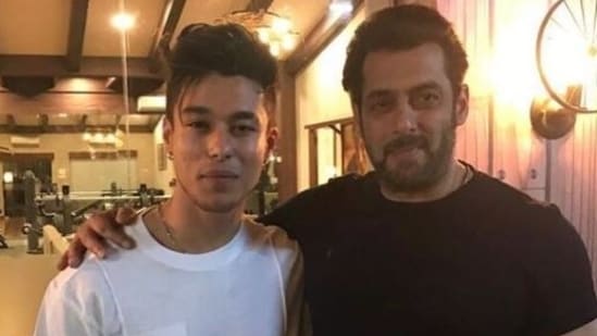 Salman Khan poses with Pratik Sehajpal.