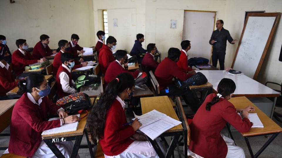 Students of Class XII attend a class at Govt Senior Secondary School in Sushant Lok after schools reopened, in Gurugram, on Feburary 01, 2022. (Vipin Kumar/HT Photo) Students of Class XII attend a class at Govt Senior Secondary School in Sushant Lok after schools reopened, in Gurugram, on Feburary 01, 2022. (Vipin Kumar/HT Photo)