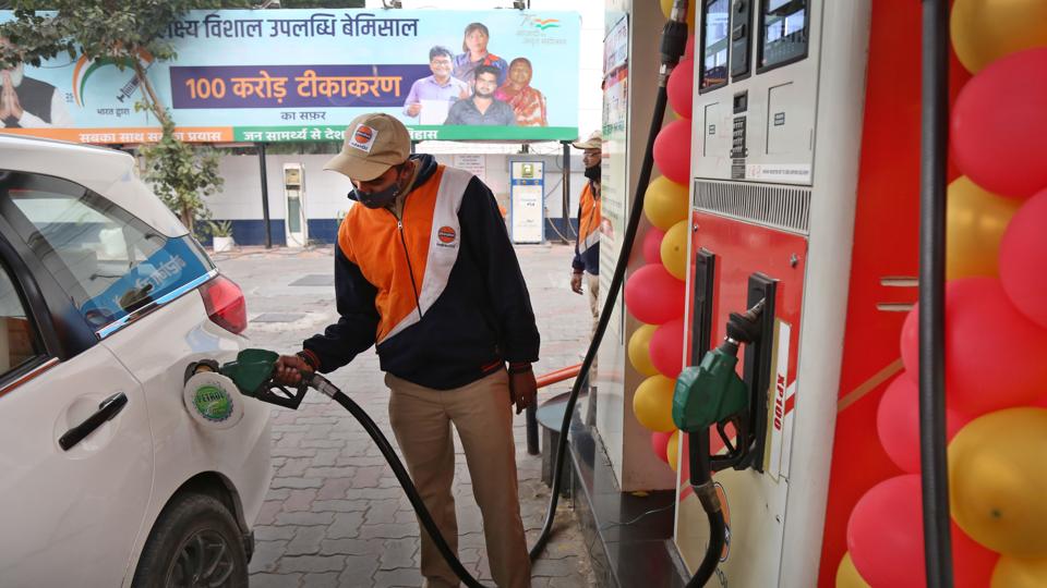 While the Budget has not made any explicit assumptions about petroleum prices, the Economic Survey has made its 8%-8.5% real growth projection assuming that crude prices will be in the range of $70-$75 per barrel. (Sanchit Khanna/HT PHOTO) While the Budget has not made any explicit assumptions about petroleum prices, the Economic Survey has made its 8%-8.5% real growth projection assuming that crude prices will be in the range of $70-$75 per barrel. (Sanchit Khanna/HT PHOTO)