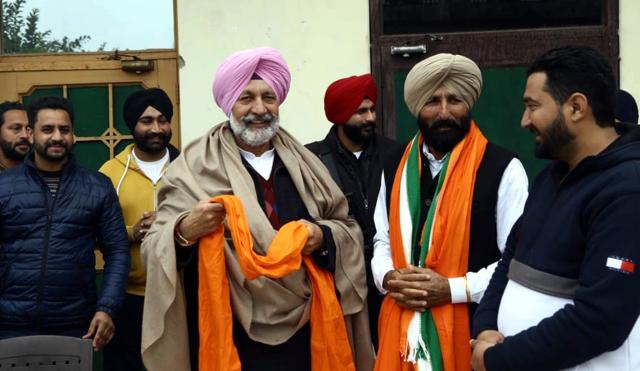 Congress’ Mohali candidate and sitting MLA Balbir Singh Sidhu campaigning in the city on Tuesday. (HT Photo) Congress’ Mohali candidate and sitting MLA Balbir Singh Sidhu campaigning in the city on Tuesday. (HT Photo)