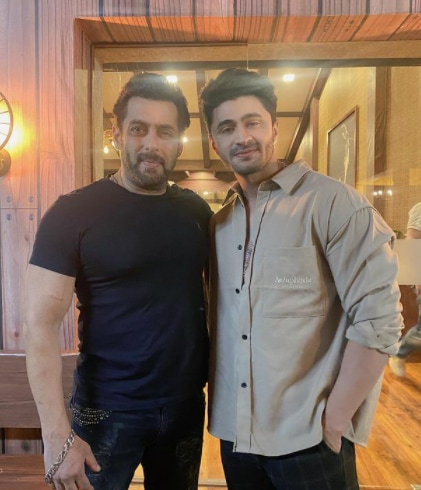 Ieshaan Sehgaal poses with Salman Khan.