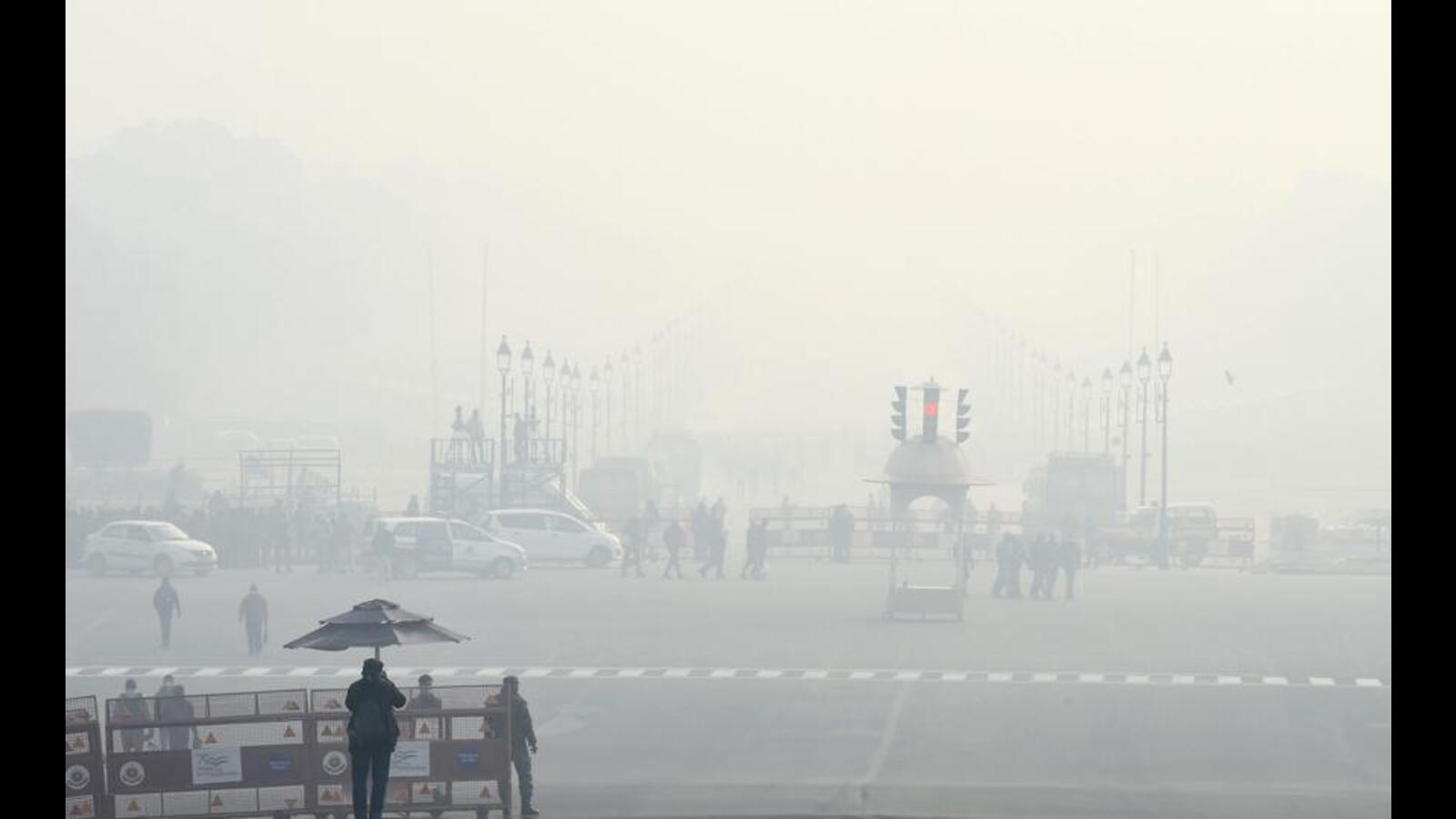 Visibility in Punjab's Bathinda drops to 'zero' as dense fog engulfs region | Latest News India - Hindustan Times