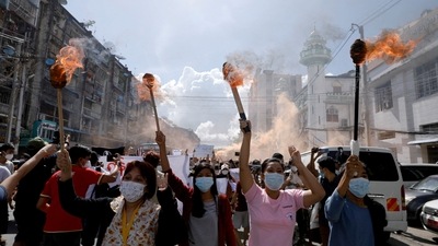 Women hold torches as they protest against the military coup in Yangon, Myanmar. (File Photo/REUTERS)