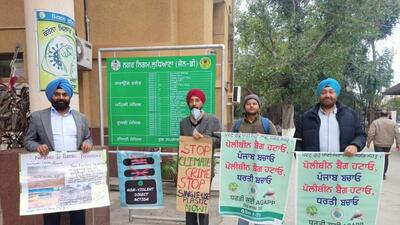 NGO members continued weekly protest outside PPCB, Ludhiana MC offices over the bodies’ alleged failure to stop the production and use of banned plastic bags. (HT File) NGO members continued weekly protest outside PPCB, Ludhiana MC offices over the bodies’ alleged failure to stop the production and use of banned plastic bags. (HT File)