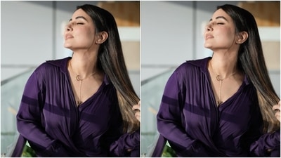 In the end, Hina opted for a soft glam aesthetic to complete the look. Her glam picks include kohl-lined eyes, mascara-adorned lashes, subtle eye shadow, nude mauve-toned lip shade, blushed cheeks, on-fleek eyebrows and glowing skin. (Instagram/@realhinakhan) In the end, Hina opted for a soft glam aesthetic to complete the look. Her glam picks include kohl-lined eyes, mascara-adorned lashes, subtle eye shadow, nude mauve-toned lip shade, blushed cheeks, on-fleek eyebrows and glowing skin. (Instagram/@realhinakhan)