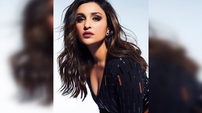 Parineeti Chopra teamed her look with a pair of black glossy pumps. (Instagram/@parineetichopra)