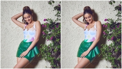 Styled by fashion stylists Lakshmi Lehr and Harshita Daga, Ananya wore her hair in a ponytail and served the perfect casual look as she posed for the pictures. (Instagram/@ananyapanday)