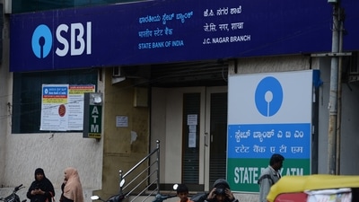 The country's largest lender, SBI, has increased the limit on its immediate payment service (IMPS) transactions. (Hemant Mishra/Mint)