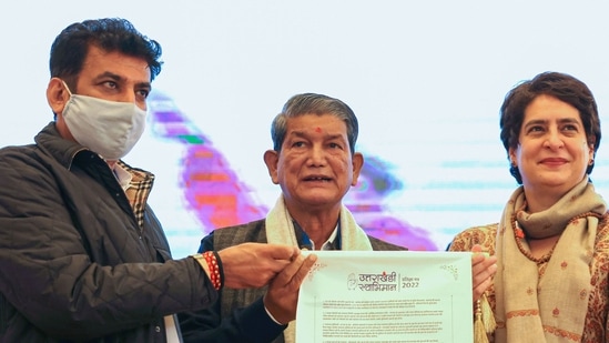 Priyanka released the manifesto titled ‘Uttarakhand Swabhiman Pratigya Patra’ at a virtual rally that was live-streamed across all 70 constituencies.(PTI) Priyanka released the manifesto titled ‘Uttarakhand Swabhiman Pratigya Patra’ at a virtual rally that was live-streamed across all 70 constituencies.(PTI)
